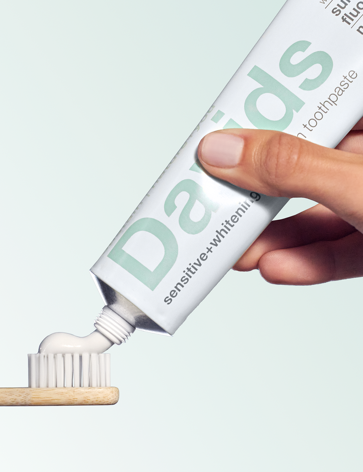 Davids sensitive whitening tandkräm med nano-hydroxyapatit och pepparmint