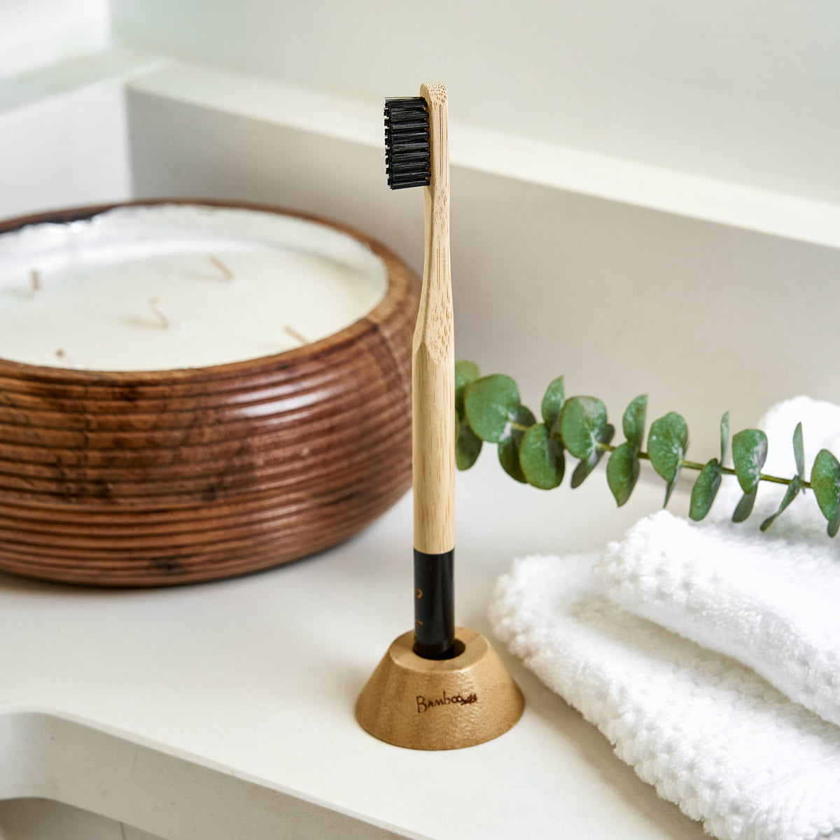 Tandborsthållare i bambu — naturlig och stilren förvaring för tandborstar