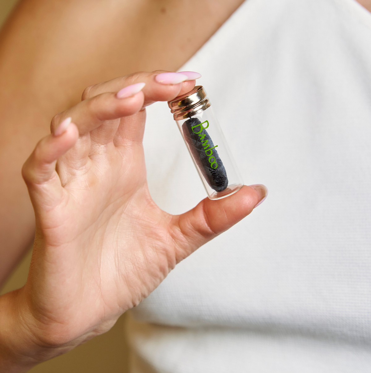 Vegansk tandtråd i bambu — naturlig och biologiskt nedbrytbar tandtråd